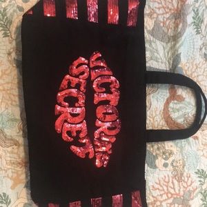 Weekend bag with zipper